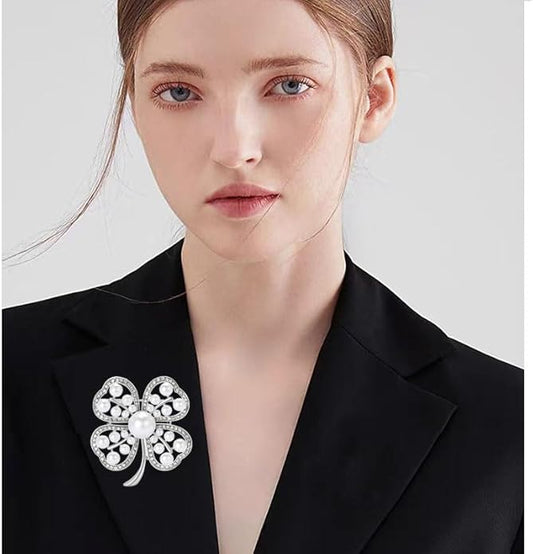 St.Patrick's Day Brooches for Women Dainty Crystal Four Leaf Lapel Pin Shamrock Hat Brooch Pins Irish Enamel Brooches Irish Holiday Costume Accessory Jewelry