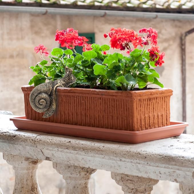 HPMAISON Plant Pot Hanger Snail Resin Statue Halloween Snail Garden Flower Pot Decoration Outdoor Decorative Sculptures Ornaments Figurine Weatherproof and UV Resistant