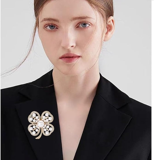St.Patrick's Day Brooches for Women Dainty Crystal Four Leaf Lapel Pin Shamrock Hat Brooch Pins Irish Enamel Brooches Irish Holiday Costume Accessory Jewelry