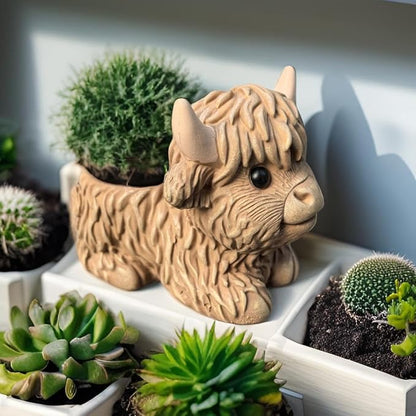 Highland Cow Planter, Resin Succulent Plant Pot, Small Decorative Animal Flower Container, Gift for Cow Lovers (Light Brown)