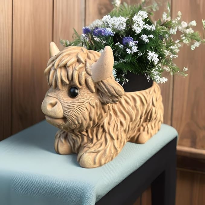 Highland Cow Planter, Resin Succulent Plant Pot, Small Decorative Animal Flower Container, Gift for Cow Lovers (Light Brown)