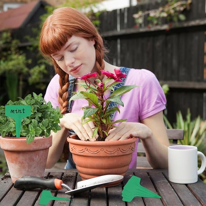 Plant Labels,200pcs Plant Name Tags,Green Plant Markers,Gardening Supplies,Garden Labels Outdoor Waterproof,Garden Markers,Plastic Plant Labels for Seedlings,Greenhouse Accessories,Plant Nursery