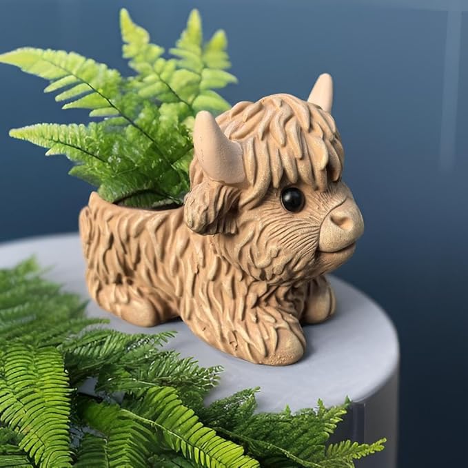 Highland Cow Planter, Resin Succulent Plant Pot, Small Decorative Animal Flower Container, Gift for Cow Lovers (Light Brown)