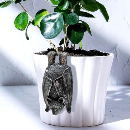 HPMAISON Plant Pot Hanger Bat Resin Statue Halloween Bat Garden Flower Pot Decoration Outdoor Decorative Sculptures Ornaments Figurine Weatherproof and UV Resistant