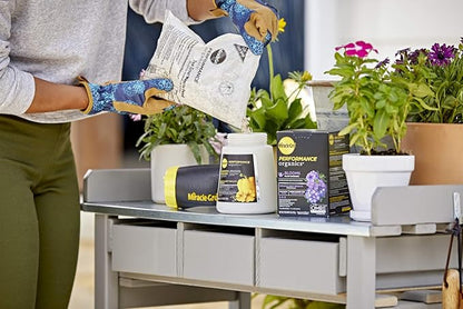 Miracle-Gro Performance Organics Blooms Plant Nutrition - Plant Food with Organic Ingredients Feeds Instantly, for Flowering Plants, Apply Every 7 Days for a Beautiful Garden, 1 lb.
