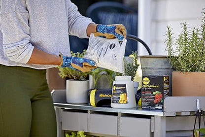 Miracle-Gro Performance Organics Edibles Plant Nutrition - Organic Plant Food Feeds Instantly, for Tomatoes, Vegetables, Herbs and Fruits, Promotes a Bountiful Harvest, 1 lb.
