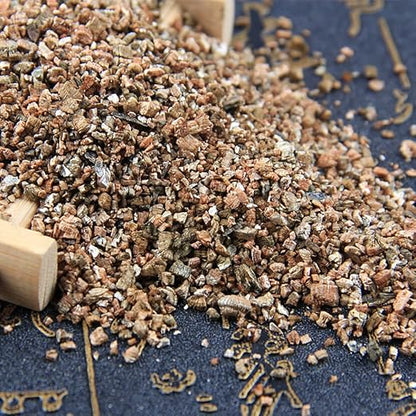 Organic Vermiculite 2 qt by Doter, Increases Water and Nutrient Retention and Aerates The Soil, Perfect for Root Cuttings, Seed Germination, Arranging Flowers, and Bedding for Invertebrates