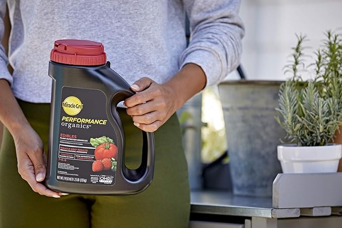 Miracle-Gro Performance Organics Edibles Plant Nutrition Granules - Plant Food with Natural & Organic Ingredients, for Tomatoes, Vegetables, Herbs and Fruits, 2.5 lbs. (Pack of 2)