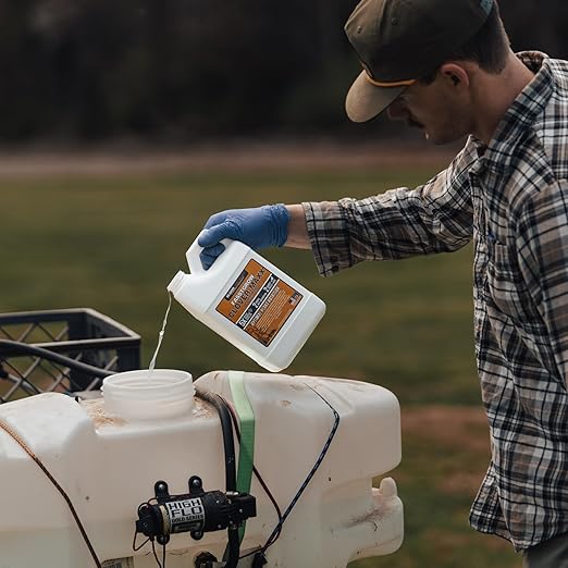 CloverMAXX Liquid Clover Fertilizer for Food Plots- 3-18-18 Foliar Application - Concentrated and Easy to Apply - 1/2 Gallon Covers 1 Acre - for Clovers, Alfalfa, and Other Legumes
