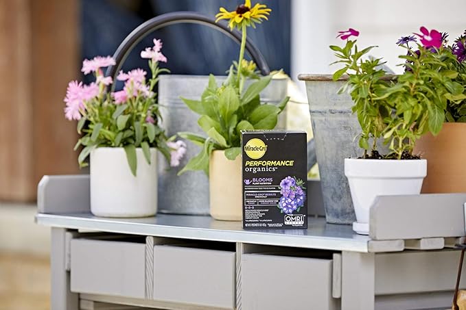 Miracle-Gro Performance Organics Blooms Plant Nutrition - Plant Food with Organic Ingredients Feeds Instantly, for Flowering Plants, Apply Every 7 Days for a Beautiful Garden, 1 lb.