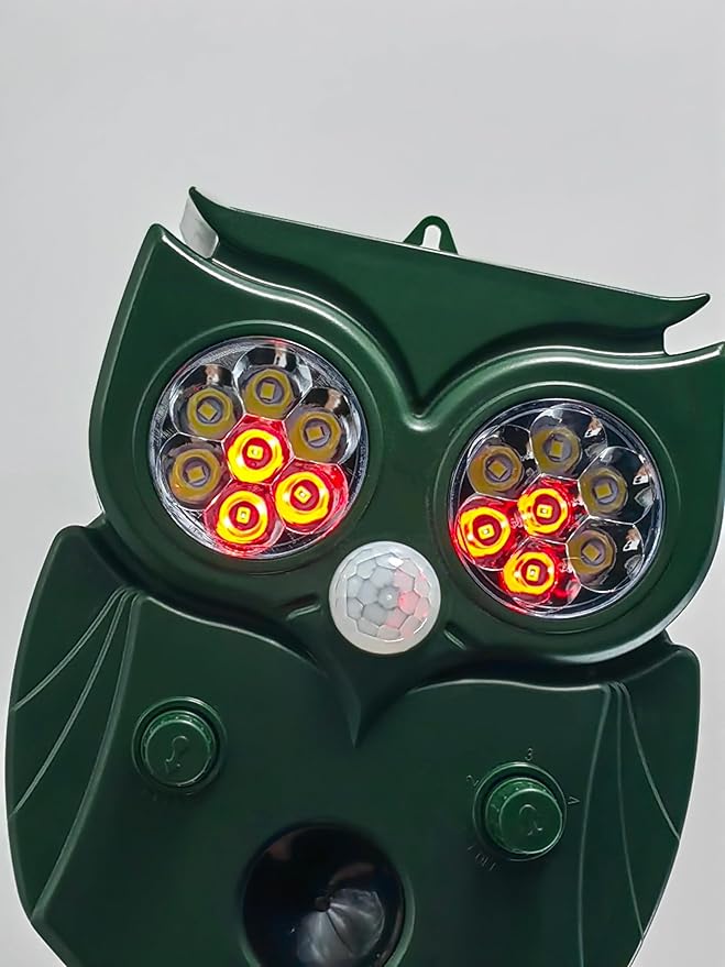 2026Solar Ultrasonic Cat Repellent Outdoor,with LED Flash and PIR Infrared Sensor Deer Repellent Efficiently Raccoons Skunks Squirrel Animal Coyotes Armadillos IP65 Waterproof Perfect for Courtyards