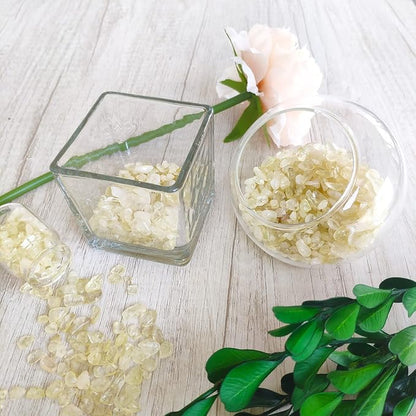 ZHIYUXI Citrine Crystal Chips Fish Tank Gravel Vase Filler Stones Bulk Crushed Crystals Gemstone Polished Natural Quartz Stone Healing Crystals Glass Stones Fish Rocks