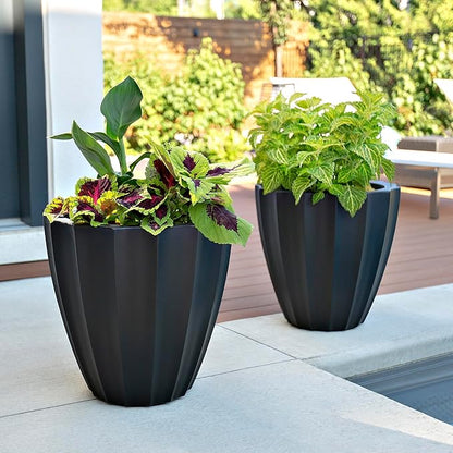 Mayne Inc. Sedona 18in Round Planter - Black - L x W x H - With Built-in Water Reservoir, Made With Polyethylene (2830-B)