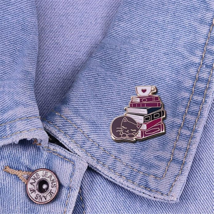 Cat Book Coffee Lovers Bookworm Literature Brooch Pins Enamel Cartoon Metal Badges Lapel Pin Brooches Jackets Jeans Fashion Jewelry Gift for Kids