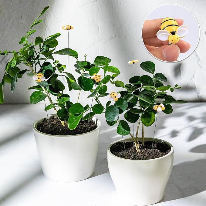 Bee Garden Stakes Decor, Garden Stakes Decorative Bee on Stick Little Cute Resin Bee Yard Stakes Picks Yard Art Decorations for Outdoor Plant Pot Lawn Patio Corridor Flower Bed