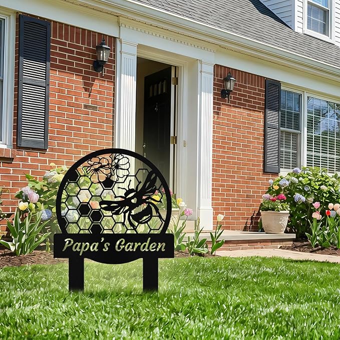 Custom Metal Bee Garden Sign with Stake, Personalized Garden Signs for Outside, Customized Garden Name Signs for Yard Lawn Outdoor Decor Gardening Gifts for Moms Grandmas Gardeners