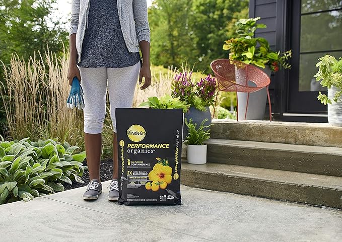 Miracle-Gro Performance Organics All Purpose Container Mix, 16 qt. - Organic, All Natural Plant Soil - Feed for up to 3 Months - All-Purpose Formula for Vegetables, Flowers and Herbs