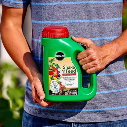 Miracle-Gro Shake 'N Feed Tomato, Fruit & Vegetable Plant Food, Plant Fertilizer, 4.5 lbs. (6-Pack)