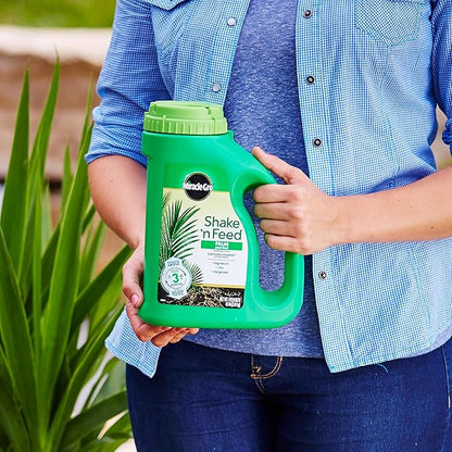 Miracle-Gro Shake 'N Feed Palm Plant Food, For Container and In-Ground Plants, Palm Trees, Cycads and Tropical Plants, 4.5 lbs.