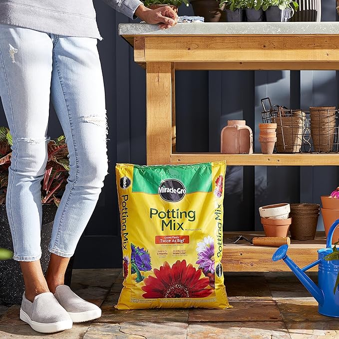 Miracle-Gro Potting Mix, For Container Plants, Flowers, Vegetables, Shrubs, Annuals, Perennials, Feeds up to 6 Months, 16 qt.